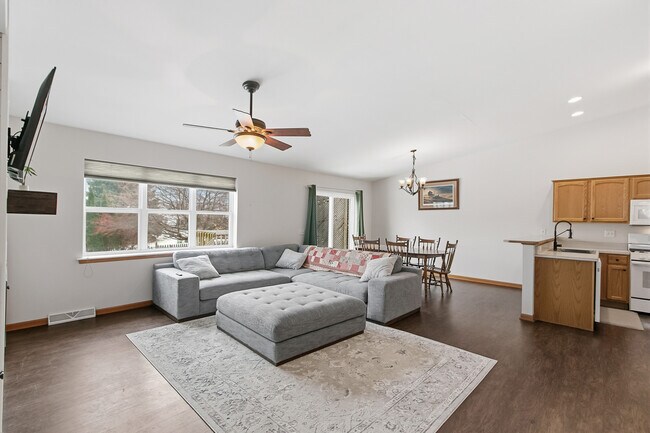 Foto del edificio - 1179 St Albert the Great Ct