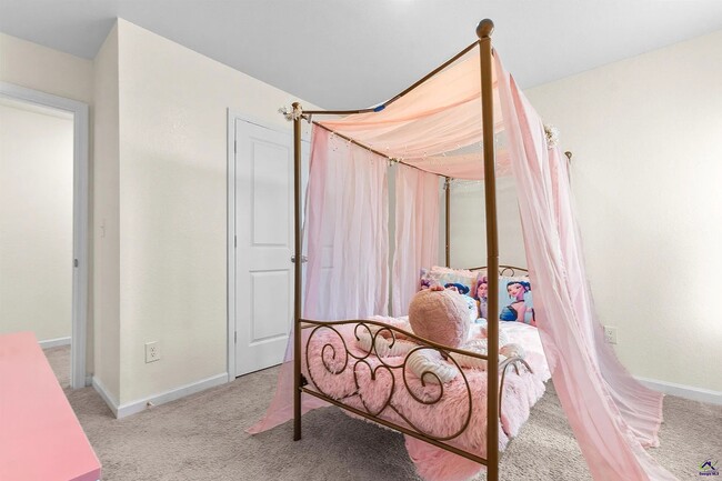 Rooom 2 - 3335 Bridgewood Dr