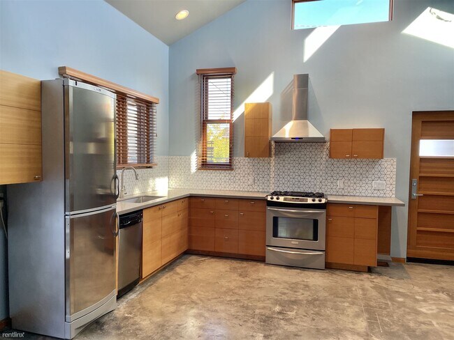 Building Photo - Studio, 1 bath House - 210 Glover St 210 G...