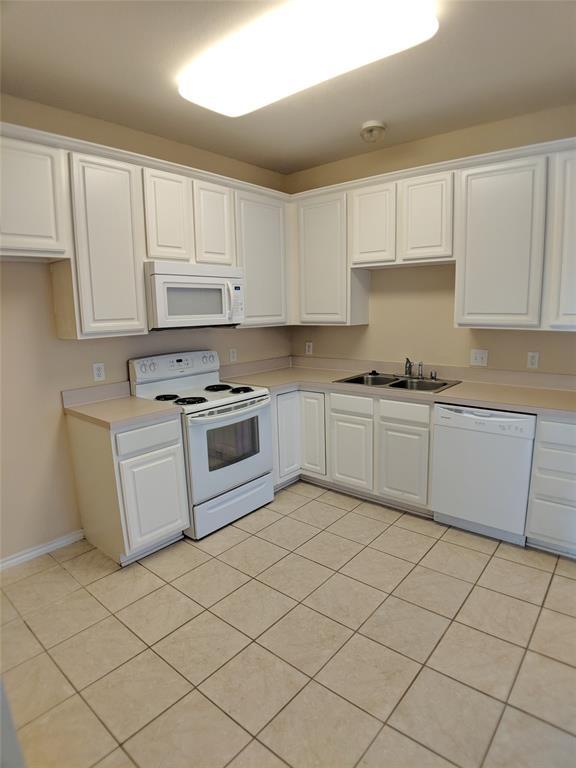 Foto del edificio - 8541 Hawthorne St
