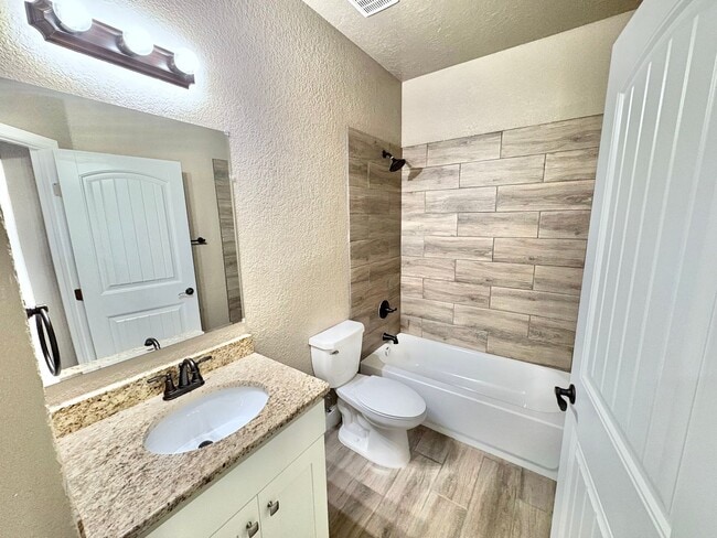 Building Photo - 1040 E Glorietta Dr