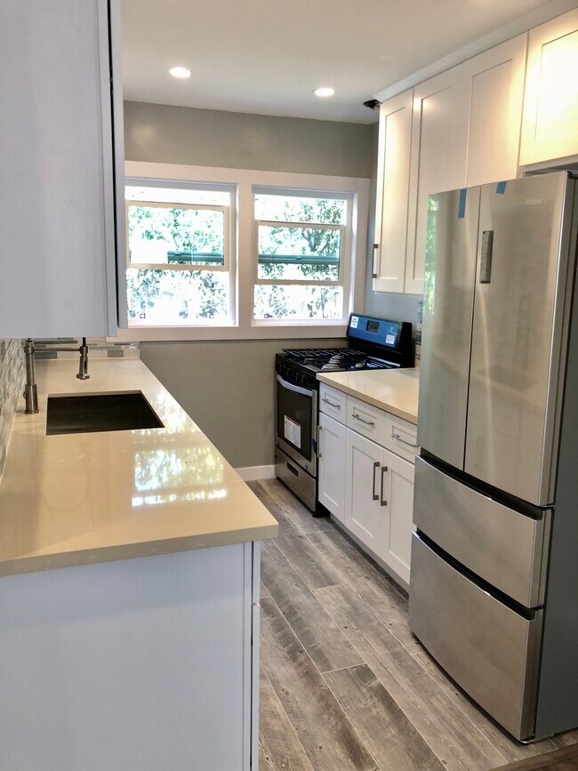 Foto del edificio - 1147 S Corning St