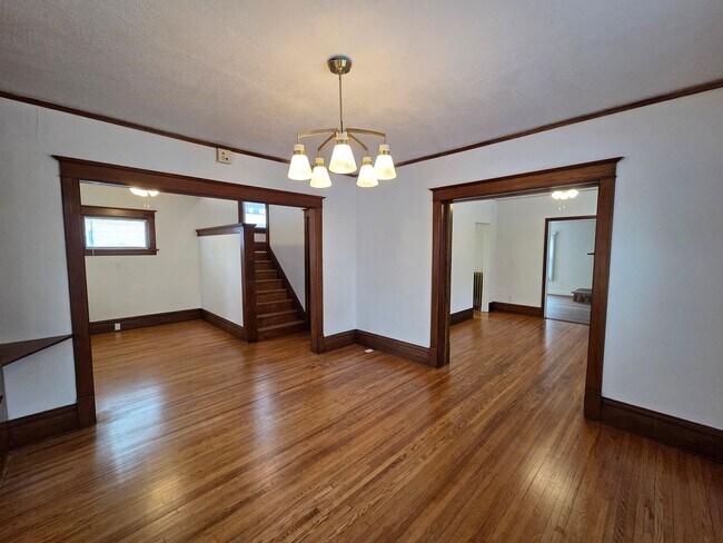 Building Photo - Beautiful and large Cedar Falls House