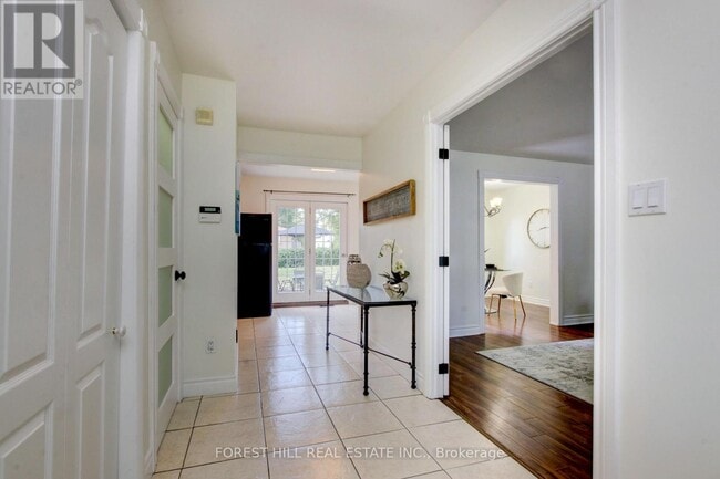 Building Photo - 5 Pennywood Rd