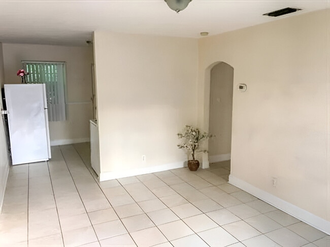 Photo - 212 E Drury Ave Apartment