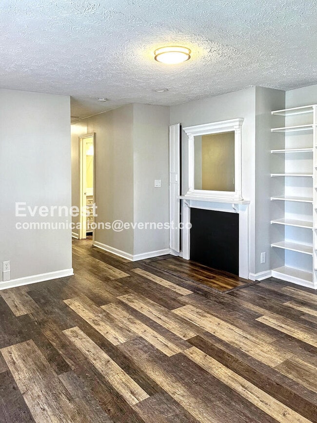 Foto del edificio - 3 Bed, 2 Bath Home with Deck / Pet-Friendl...