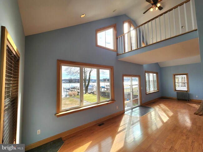 Foto del edificio - 60 Johnson Rd