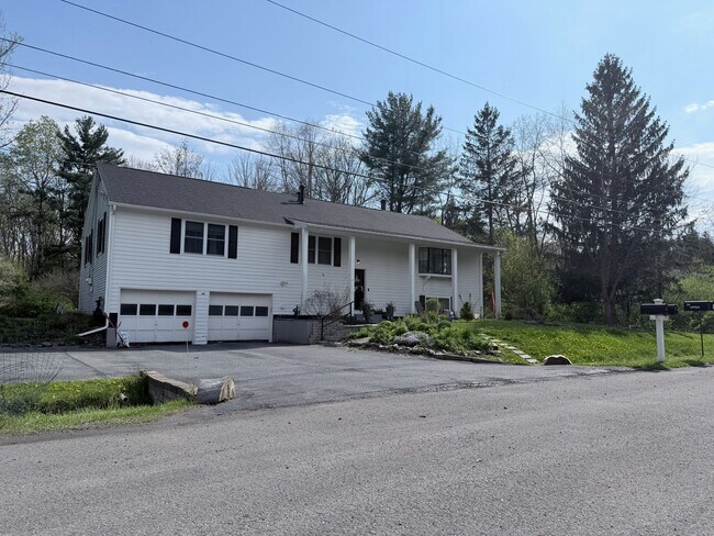Foto del edificio - 33 Meadowlark Dr