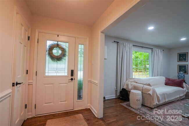 Foto del edificio - 3700 Riverbend Rd
