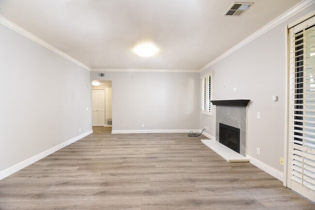 Foto del edificio - 3655 Birchwood Terrace