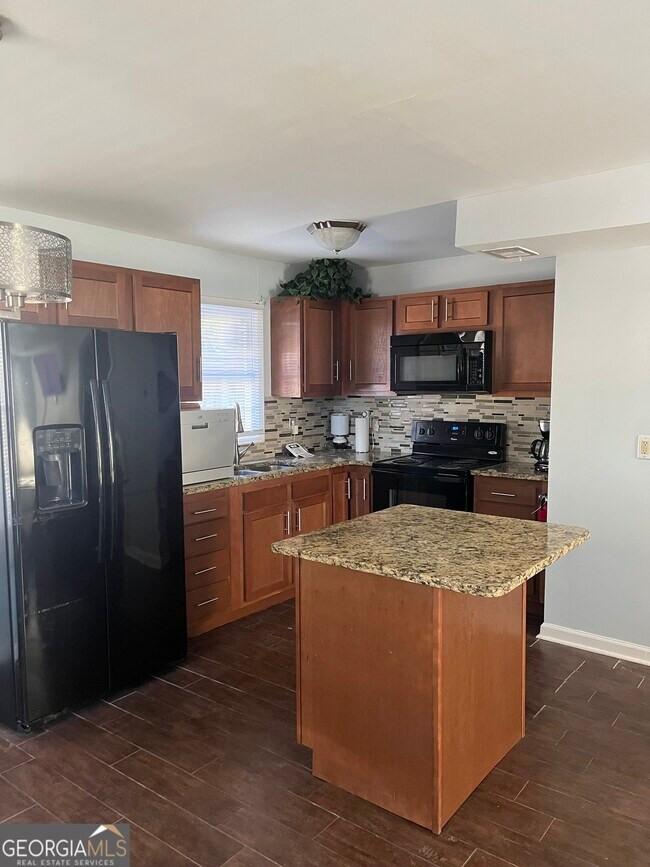 Foto del edificio - 2894 Randall St