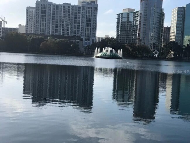 Foto del edificio - 613 E Ridgewood St