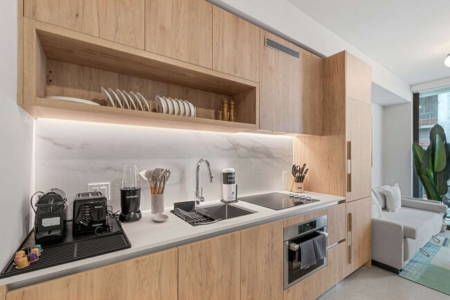 Building Photo - 11 NE 6th St