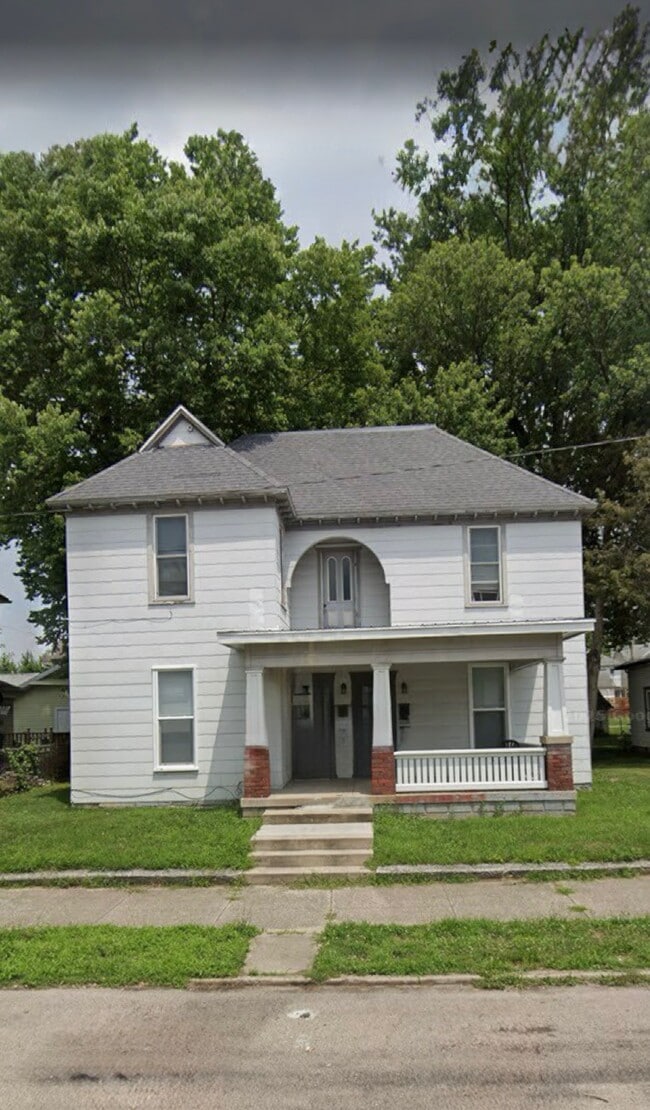 Building Photo - 822 1/2 W High St
