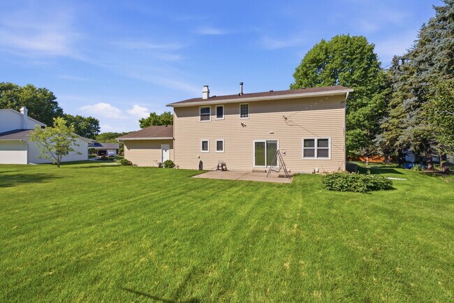 Building Photo - 4813 Surrey Ct