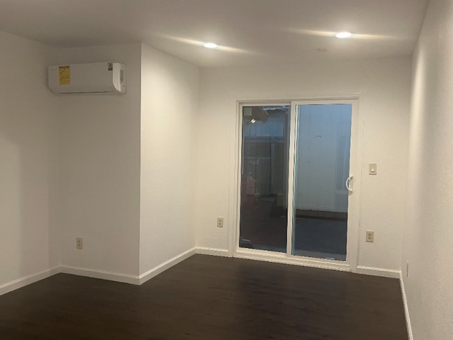 Building Photo - 27450 Lyford St