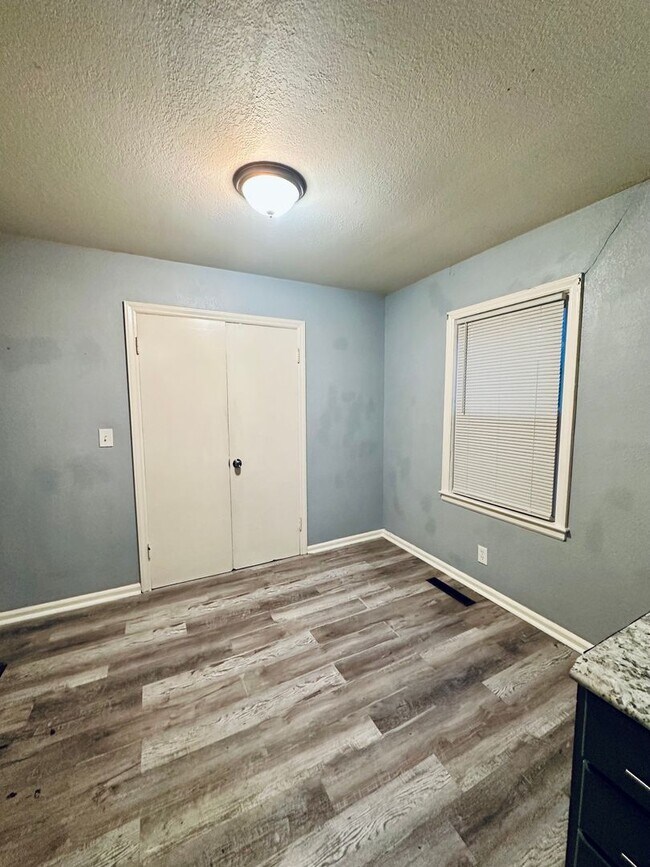 Foto del edificio - 4215-4217 E 54th St