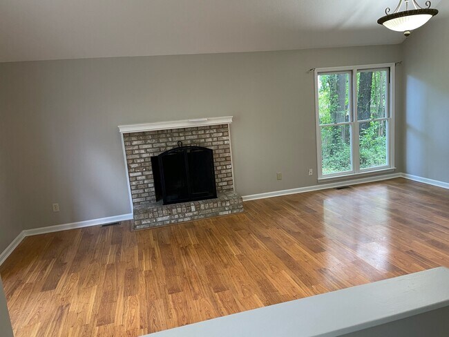 Building Photo - 113 Autumn Pine Ct