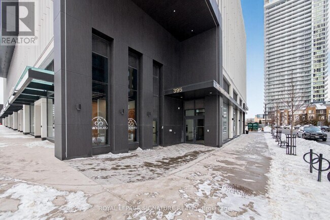 Photo du bâtiment - 395 Square One Dr