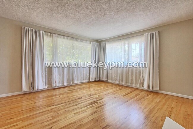 Building Photo - 1102 NW 41st St