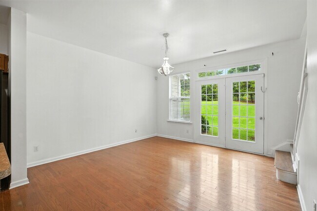 Foto del edificio - 132 Point Comfort Ln