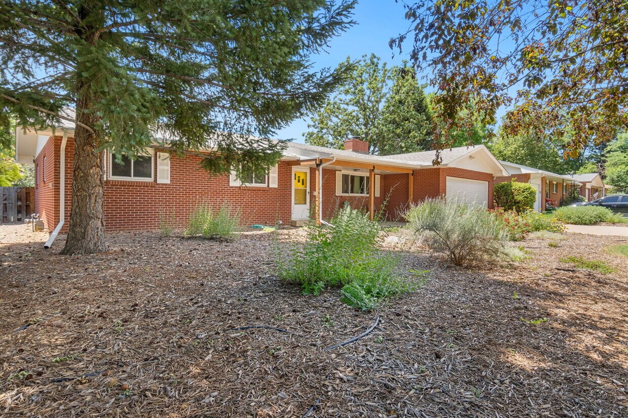 Primary Photo - 1217 Springfield Dr