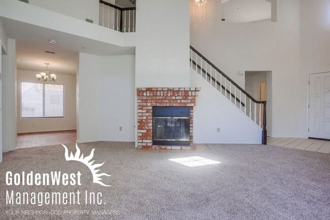 Building Photo - Beautiful 3Bdm 2.5Ba in Friendly Community...