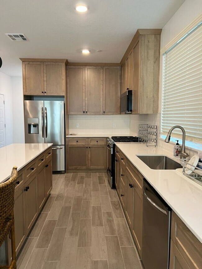 Foto del edificio - Beautiful Newer 3 Bedrooms 2.5 Baths Home with SOLAR!!!