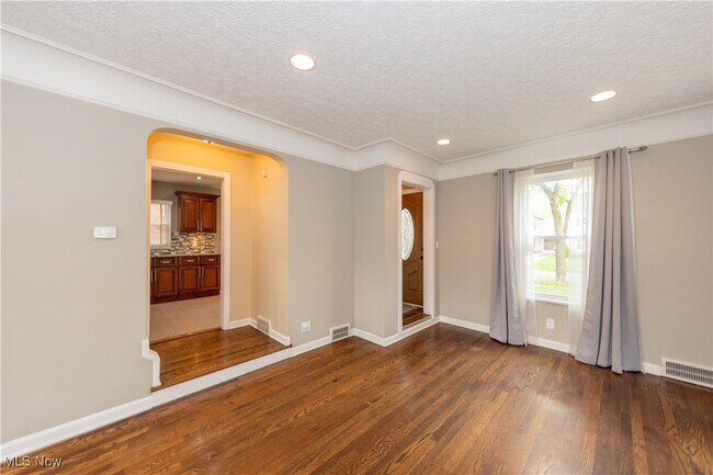 Foto del edificio - 3702 Glencairn Rd