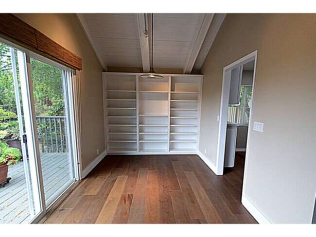 Building Photo - 12 Tennyson Dr