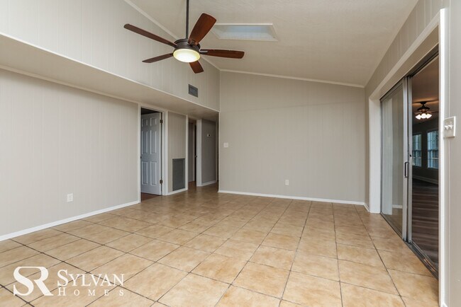 Foto del edificio - Don't miss out on this charming 4BR 2BA home