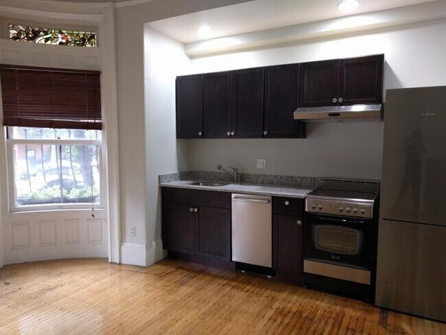 Building Photo - 258 Beacon St