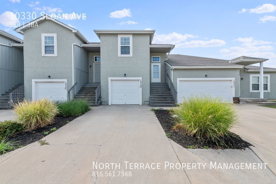 Primary Photo - Gorgeous, Updated 3BR Townhouse in Kansas ...