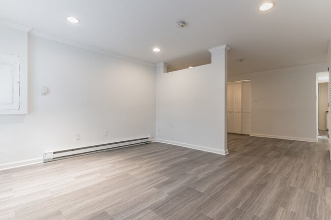 Building Photo - 1616 Corcoran St NW