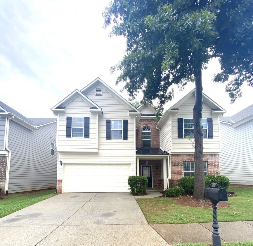 Primary Photo - WOW! All this sq. ft for the price located...