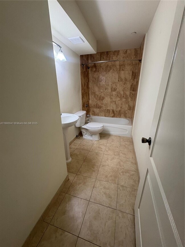 Foto del edificio - 357 N Royal Poinciana Blvd