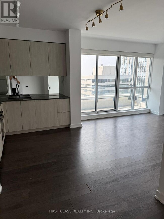 Photo du bâtiment - 609-1609 Avenue Rd