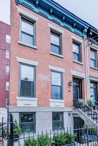 Primary Photo - 218 8th St