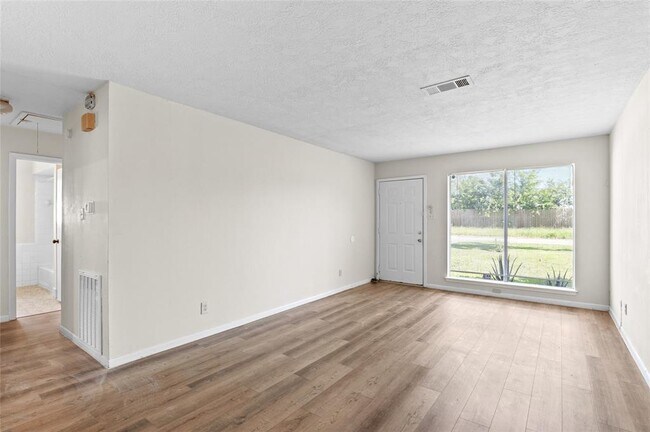 Foto del edificio - 930 Cable St