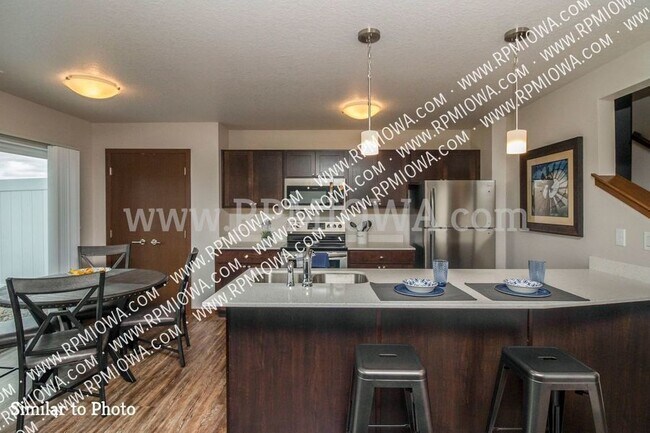 Foto del edificio - 2-CAR ATTACHED GARAGE! 3 Bedroom, 2.5 Bath...