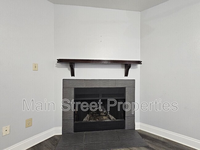 Building Photo - 6206 Woodward Ln