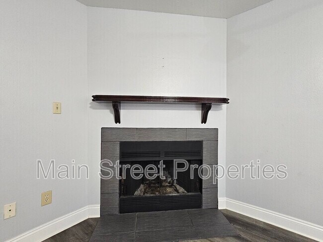 Foto del edificio - 6206 Woodward Ln