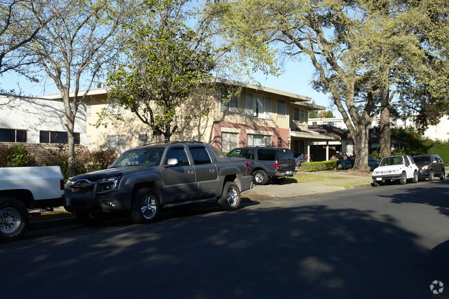 Building Photo - Redwood Manor Apartments