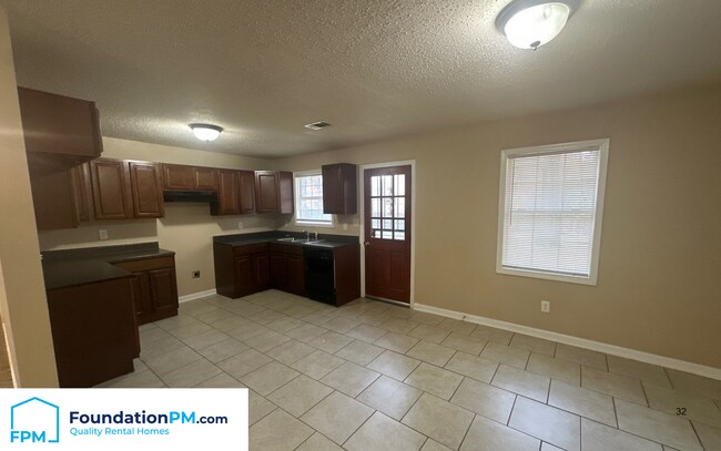 Building Photo - 3840 Walnut Crk Cv