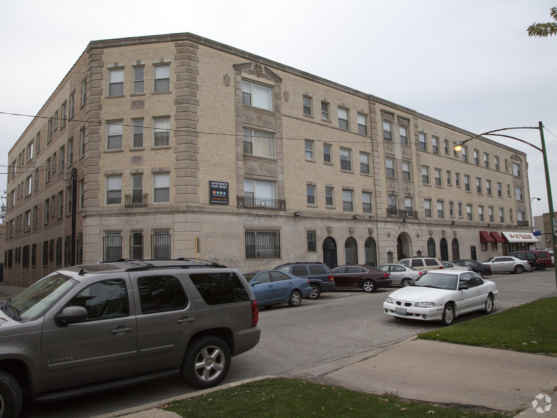 Apartments at 6314 S Troy St - 6314 S Troy St