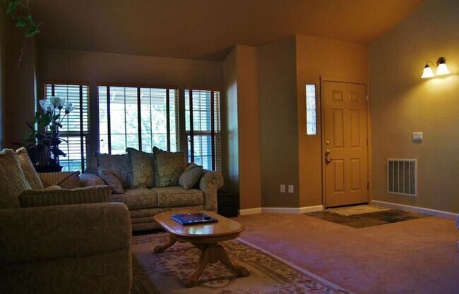 Foto del edificio - 5 Bedroom Home in Northwest Reno