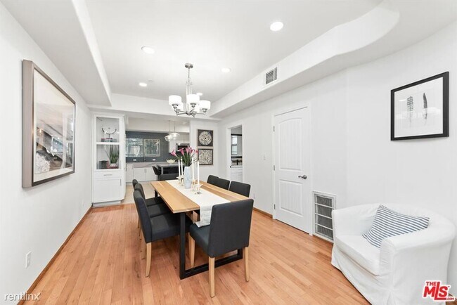 Foto del edificio - 4 br, 4 bath House - 824 N McCadden Pl