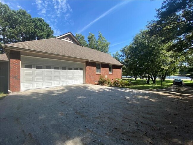 Building Photo - 2655 Rosebud Rd