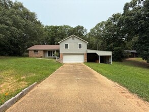 Building Photo - 338 Pinewood Dr