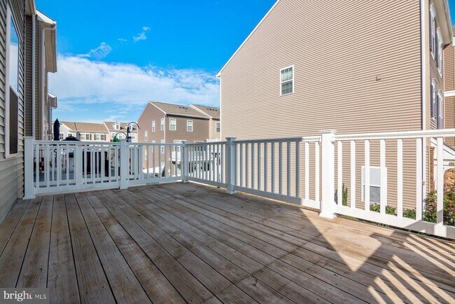 Building Photo - 8772 Elsing Green Dr